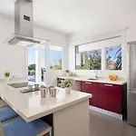 Abril Villa Binisafua