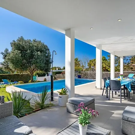 Villa Abril Binisafua