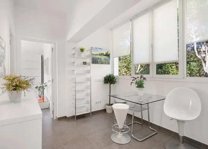 Villa Abril Binisafua